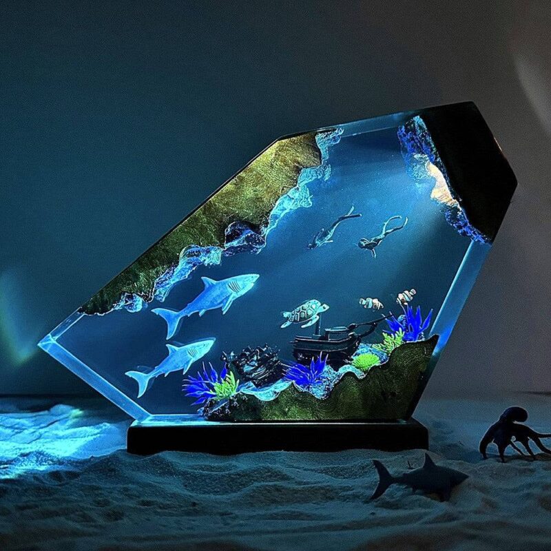 Great White Shark night light with stunning divers design